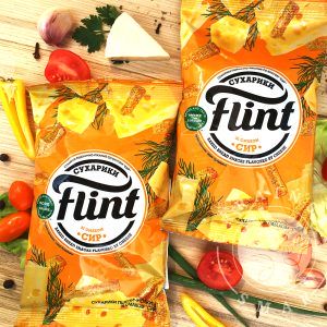 "Sucharki "Flint" o smaku serowym."